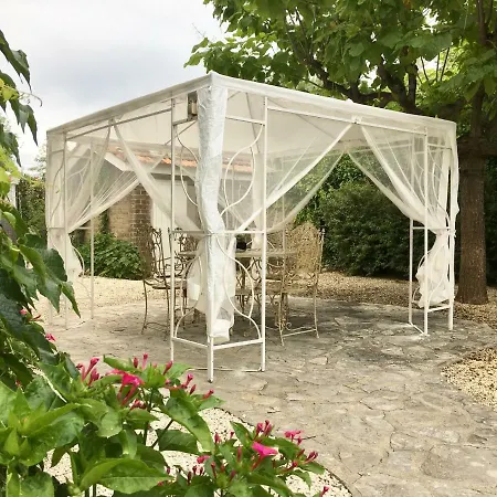 Maison A' Auguste Nyaraló