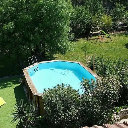 Maison A' Auguste Nyaraló *