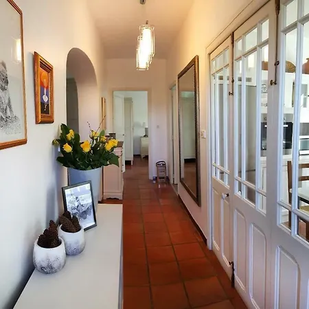 Maison A' Auguste Nyaraló *